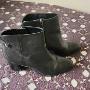 Sz 10 Franco Sarto Black Leather Ankle Booties with Low Block Heel